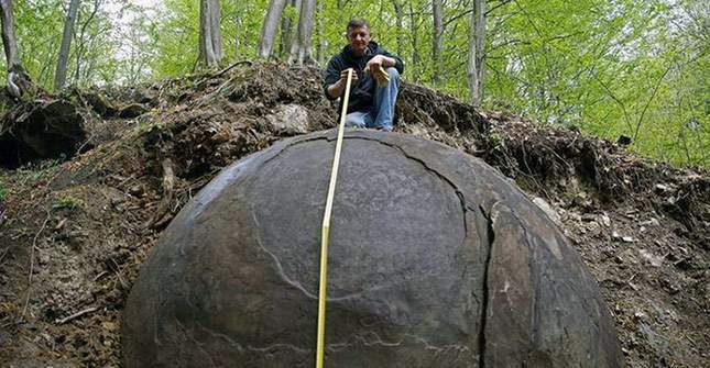 giant-sphere-amazing-finds-01
