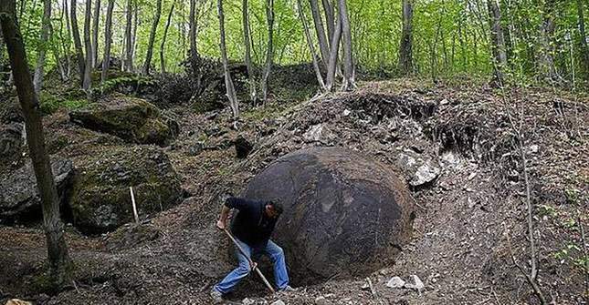 giant-sphere-amazing-finds-03