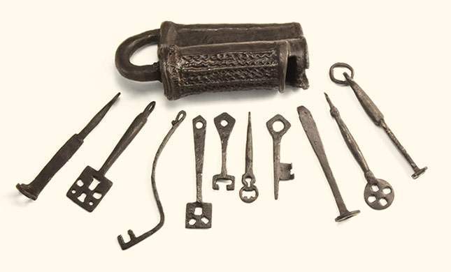 Viking Age lock and keys. Marvelous iron finds