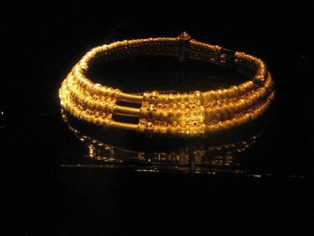 unusual-gold-necklaces-1