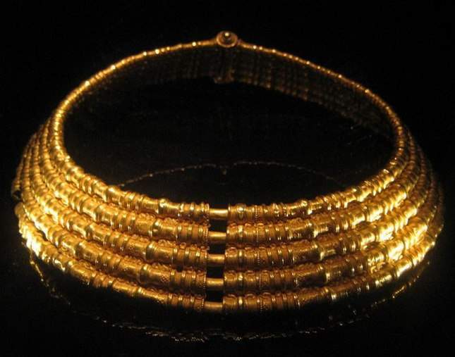 unusual-gold-necklaces-2