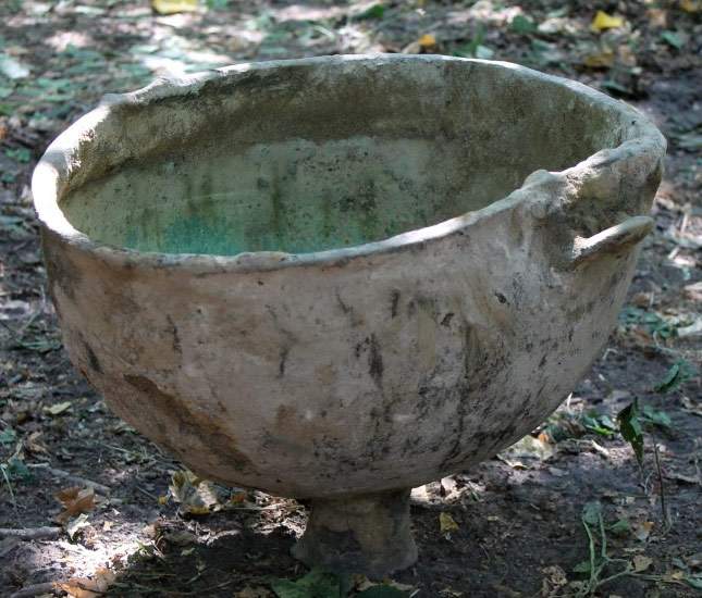 a-find-bronze-cauldron-dated-to-the-years-bce-06
