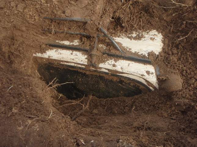 a-car-found-with-metal-detector-04