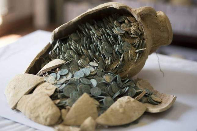 roman-hoard-found-600-kg-of-coins-04