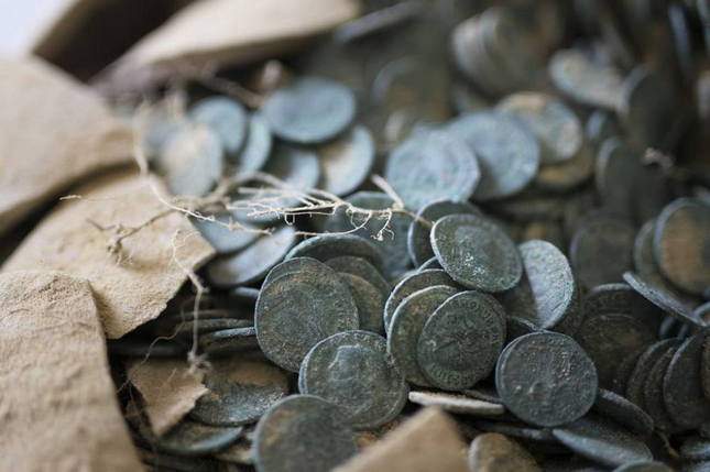 roman-hoard-found-600-kg-of-coins-05