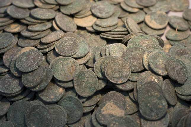 roman-hoard-found-600-kg-of-coins-08