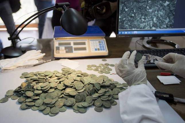 roman-hoard-found-600-kg-of-coins-10