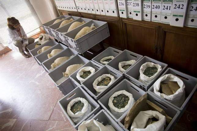 roman-hoard-found-600-kg-of-coins-12