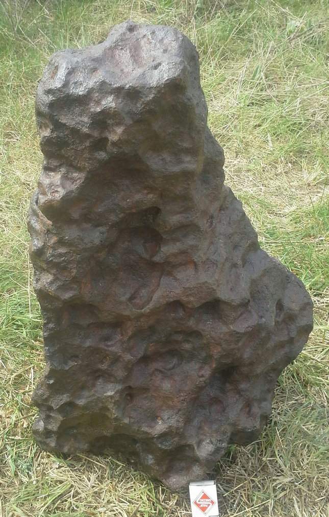 meteorite-weighing-174-kilos-cost-3