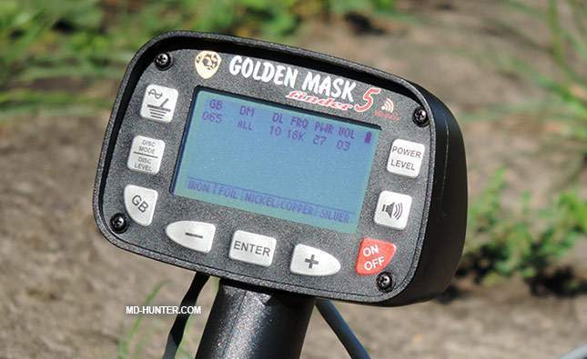 golden-mask-5-metal-detector-at-first-sight-11