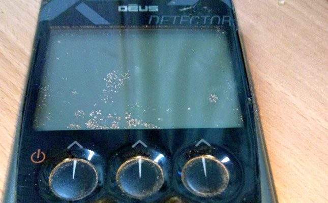 XP Deus problems without a case. Sand inside the remote